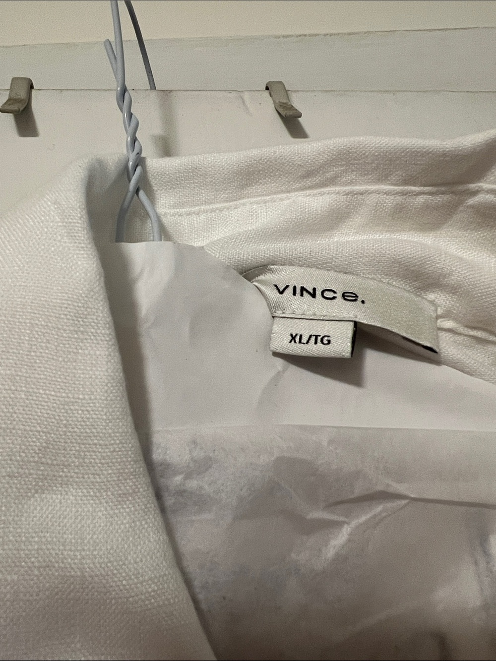 VINCE Sleeveless White Button-Front Collared Top - Picture 3 of 3
